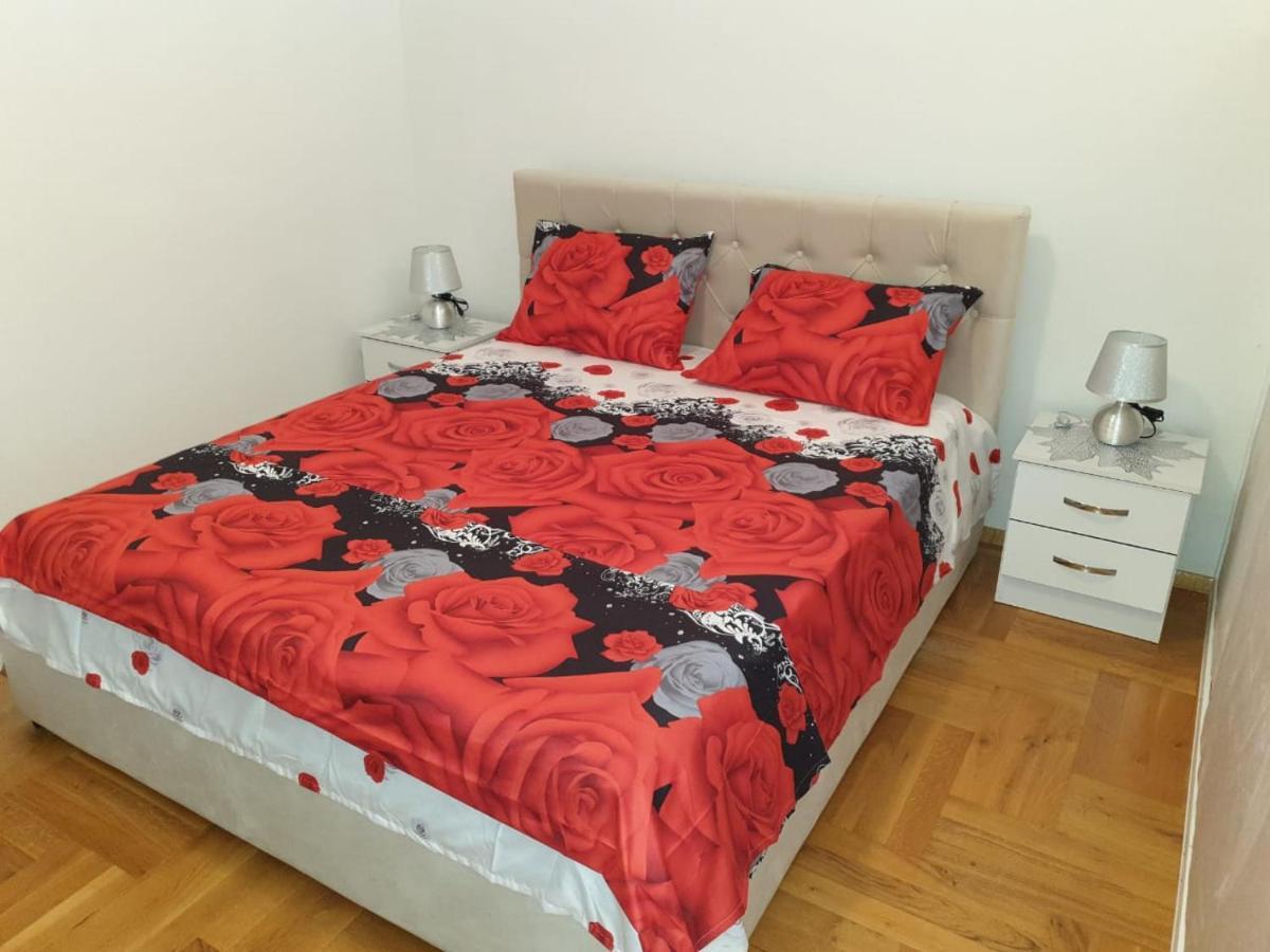 Montenegrin Beauty Star Apartamento Bar Exterior foto